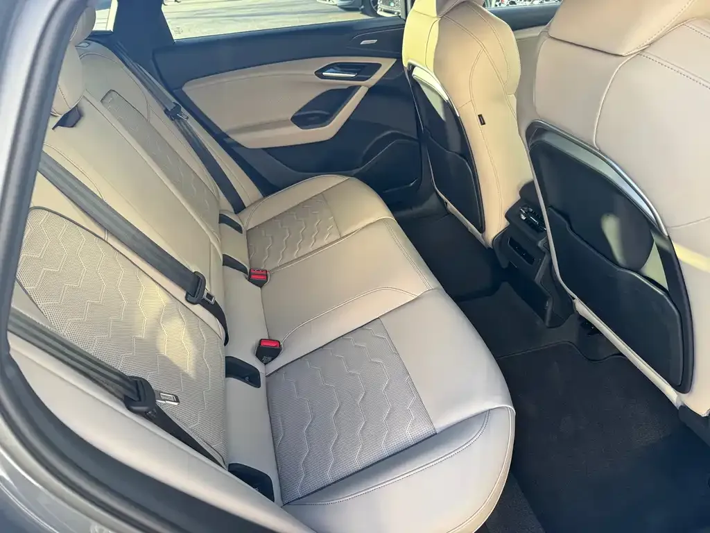 Audi Q6L Sportback e-tron 2025 из CN, фото 5