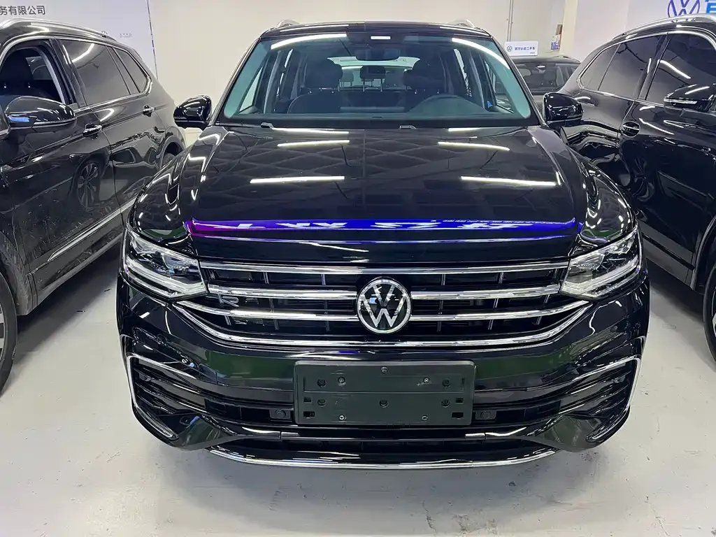 Volkswagen Tiguan L — фото 6