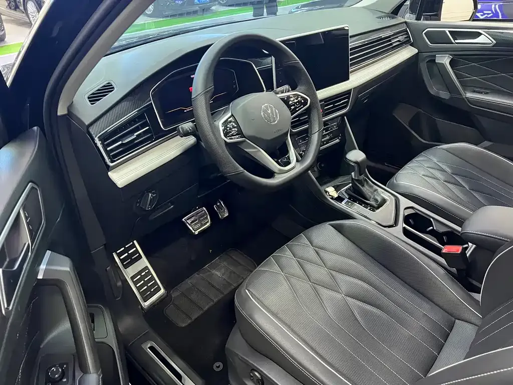 Volkswagen Tiguan L — фото 3