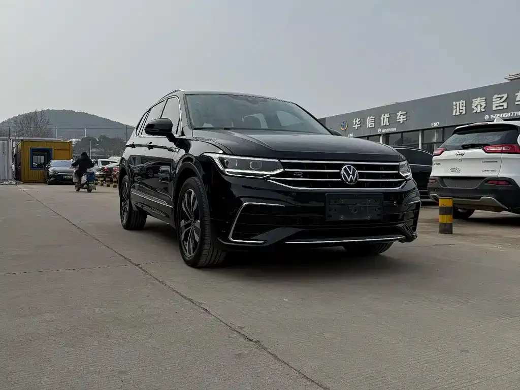 Volkswagen Tiguan L — фото 3
