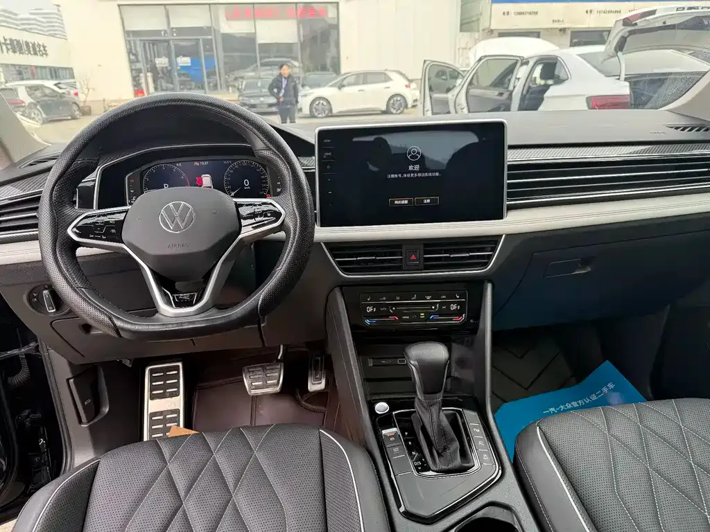 Volkswagen Tiguan L — фото 8