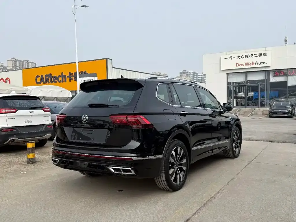 Volkswagen Tiguan L — фото 6