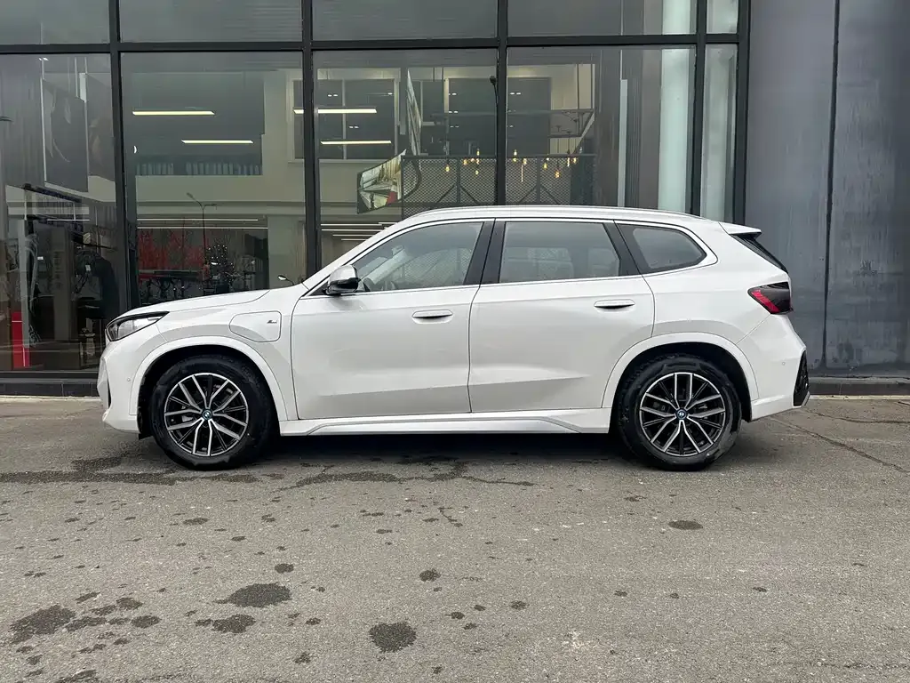 BMW iX1 2025 из CN, фото 9