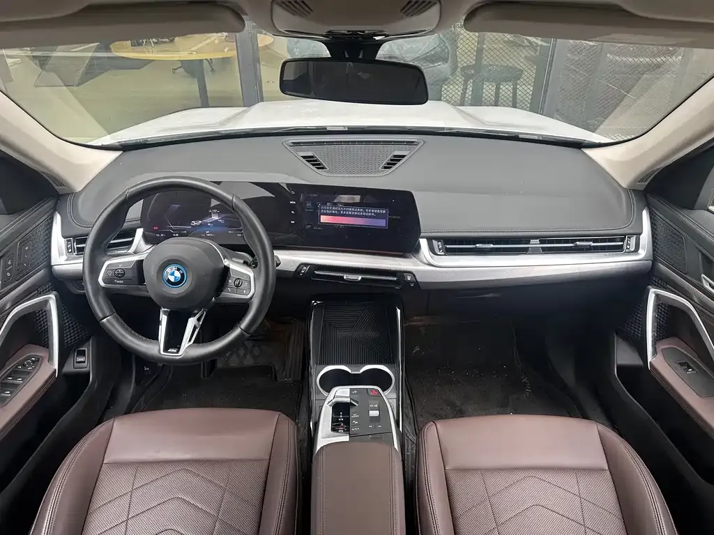 BMW iX1 2025 из CN, фото 2