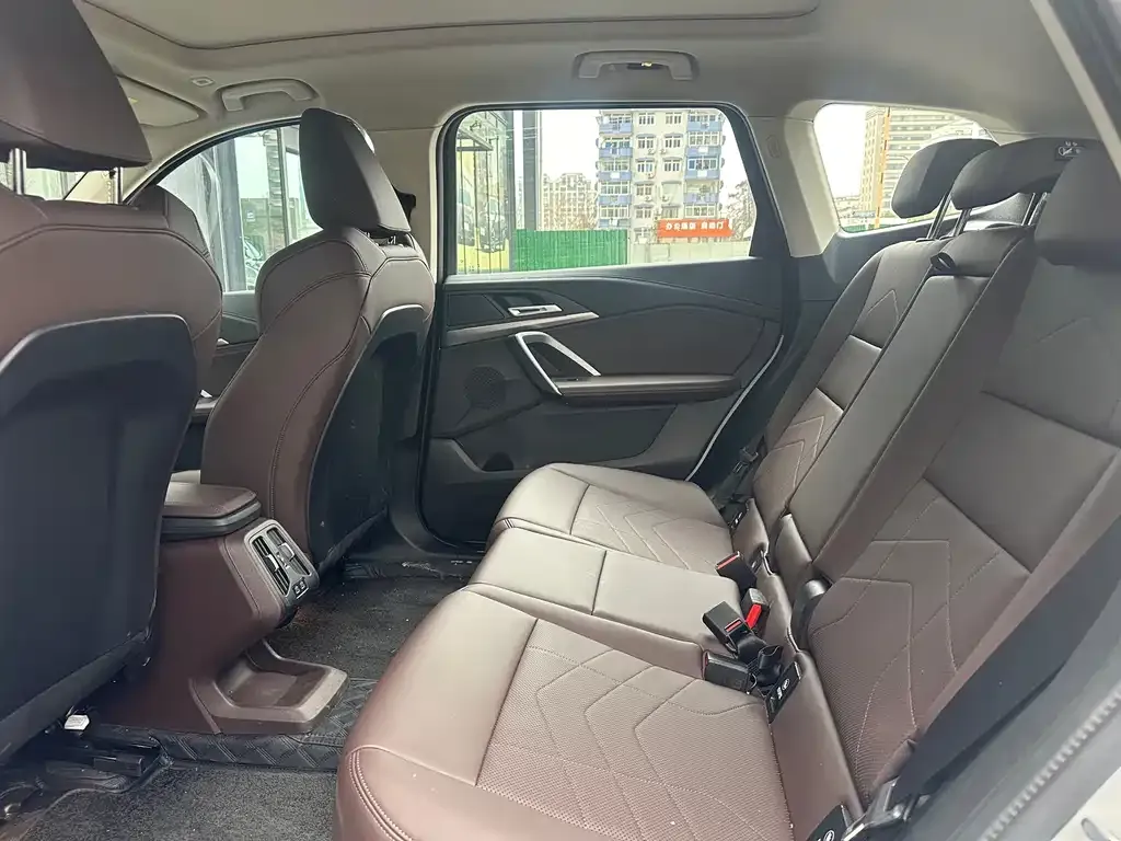 BMW iX1 2025 из CN, фото 5