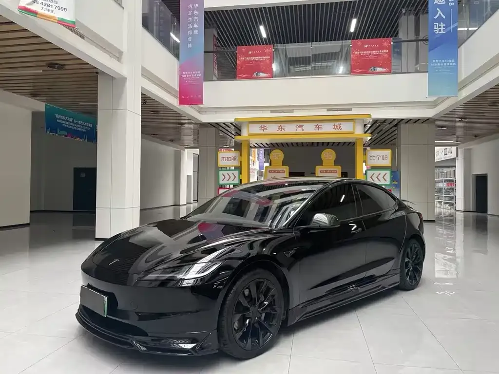 Tesla Model 3 — фото 1