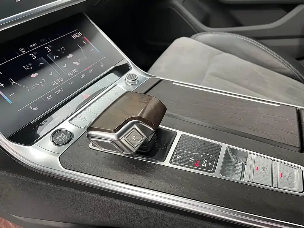 Audi A6L 2023 из CN, фото 2