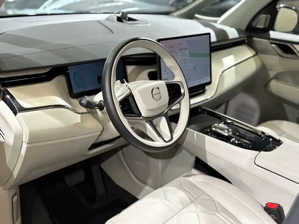 Volvo EM90 2026 из CN, фото 10
