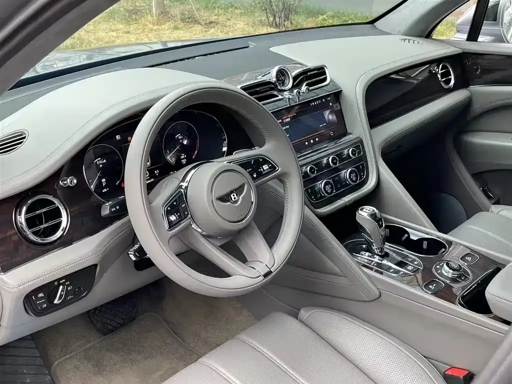 Bentley Bentayga 2021 из CN, фото 6