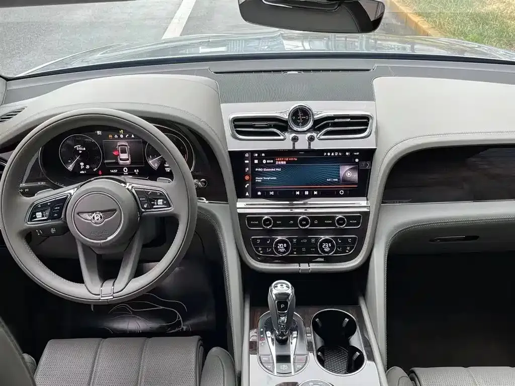 Bentley Bentayga 2021 из CN, фото 7