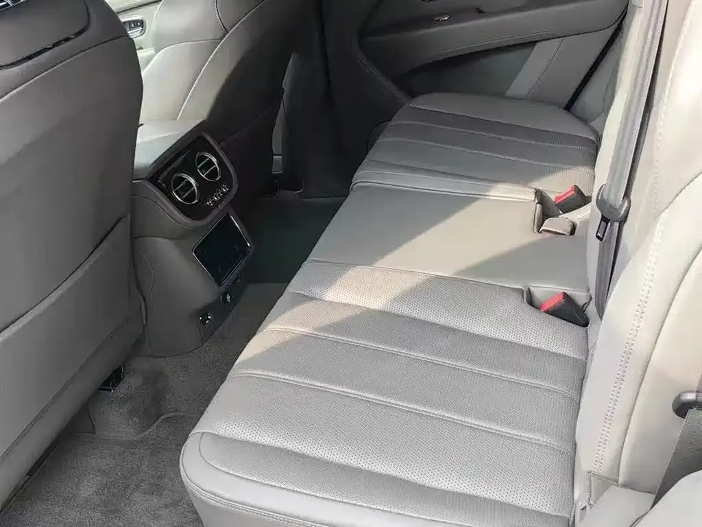 Bentley Bentayga 2021 из CN, фото 3