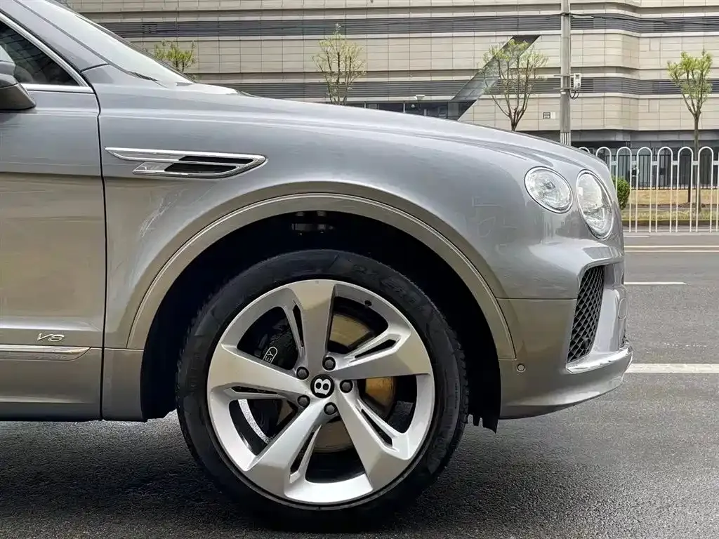 Bentley Bentayga 2021 из CN, фото 4
