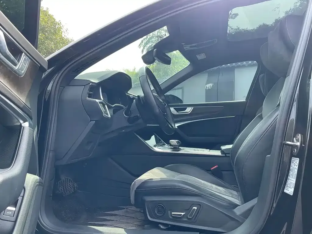 Audi A6L 2023 из CN, фото 6