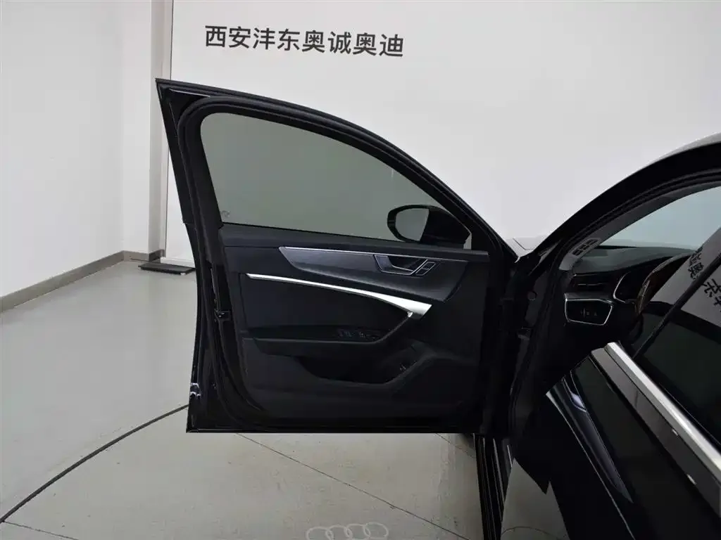 Audi A6L 2023 из CN, фото 2