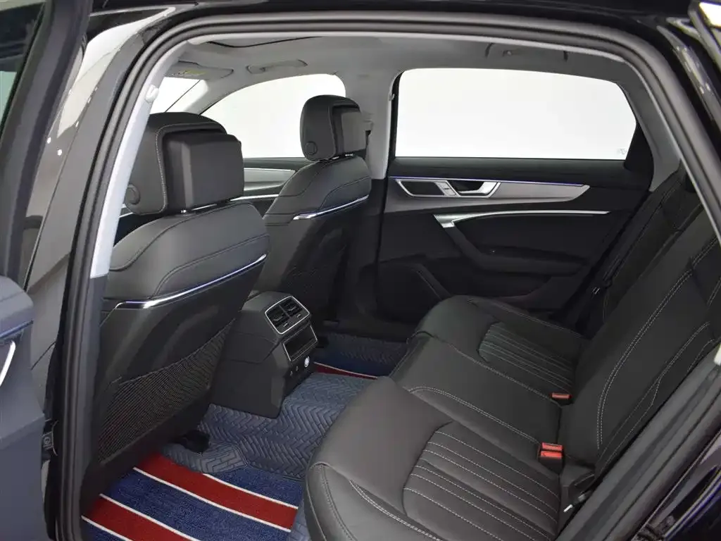 Audi A6L 2023 из CN, фото 7