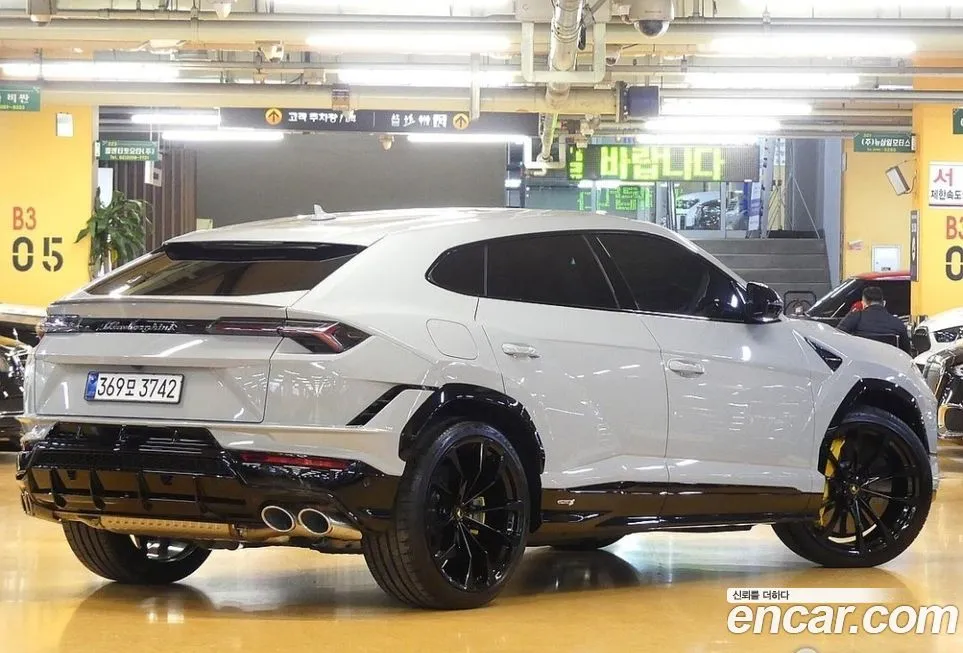 Lamborghini Urus — фото 7