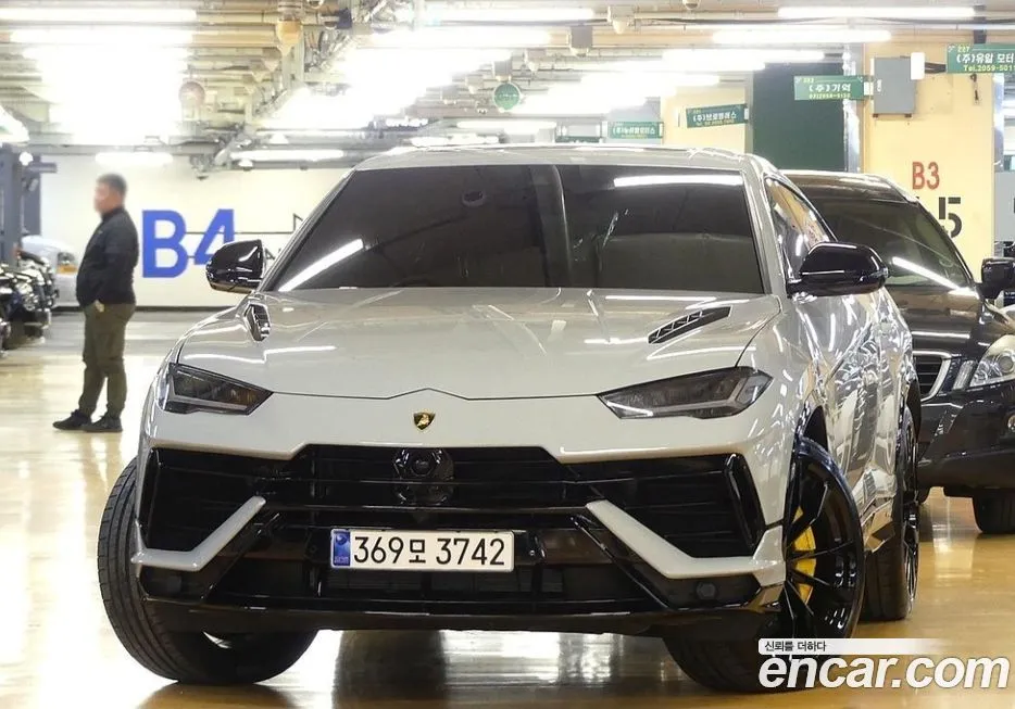 Lamborghini Urus — фото 10