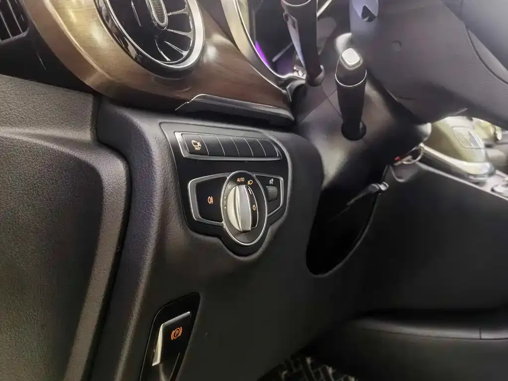 Mercedes-Benz V-Class 2024 из CN, фото 6
