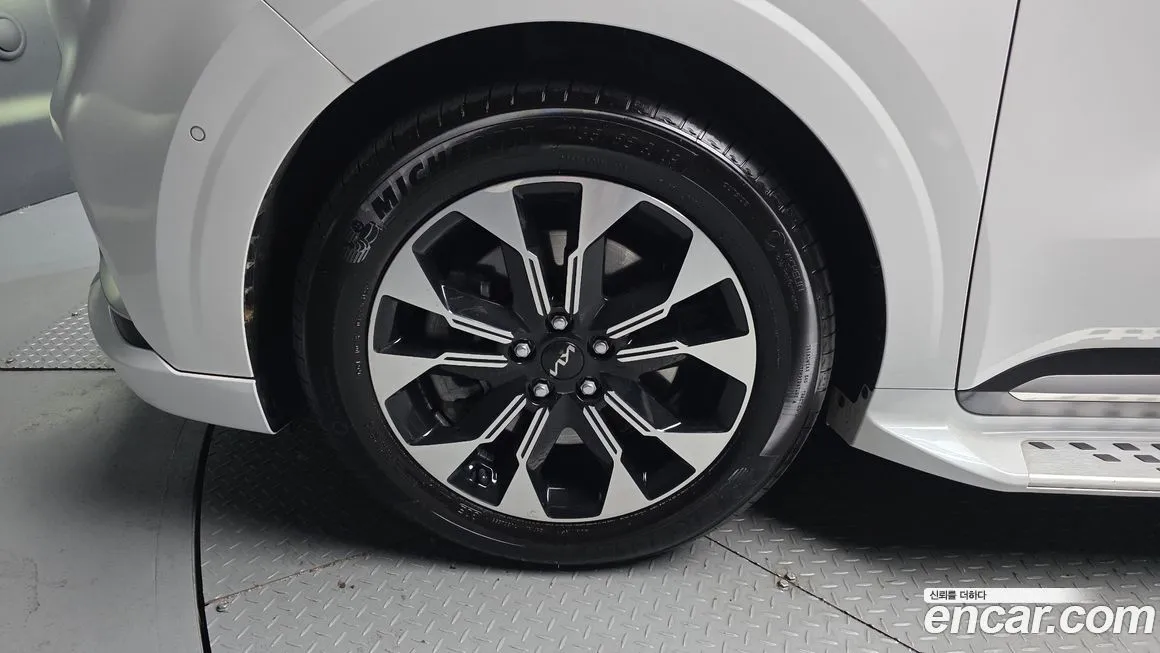 Kia Carnival — фото 10