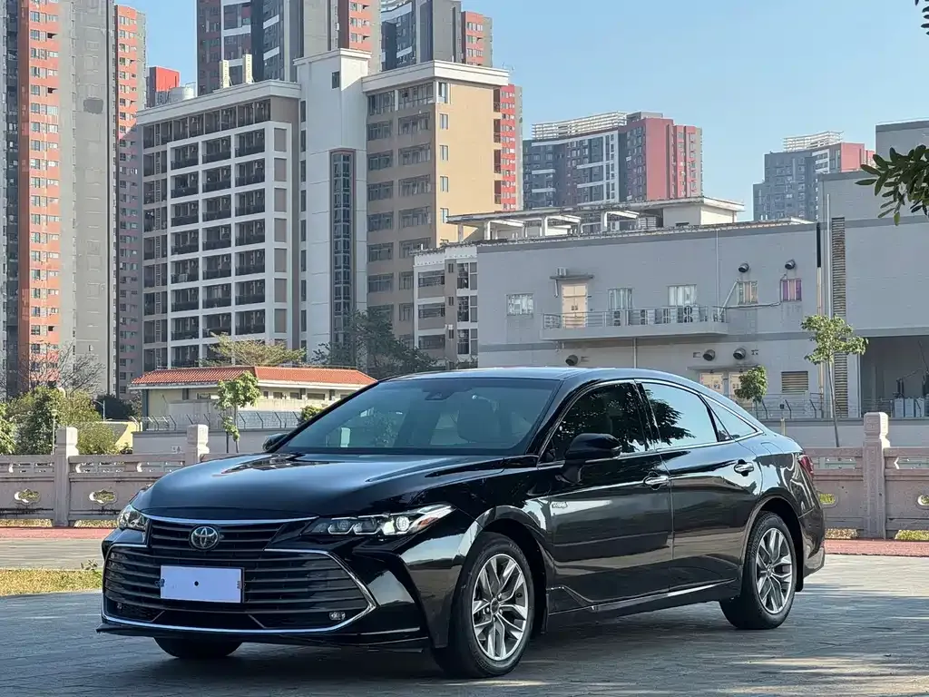 Toyota Avalon — фото 1