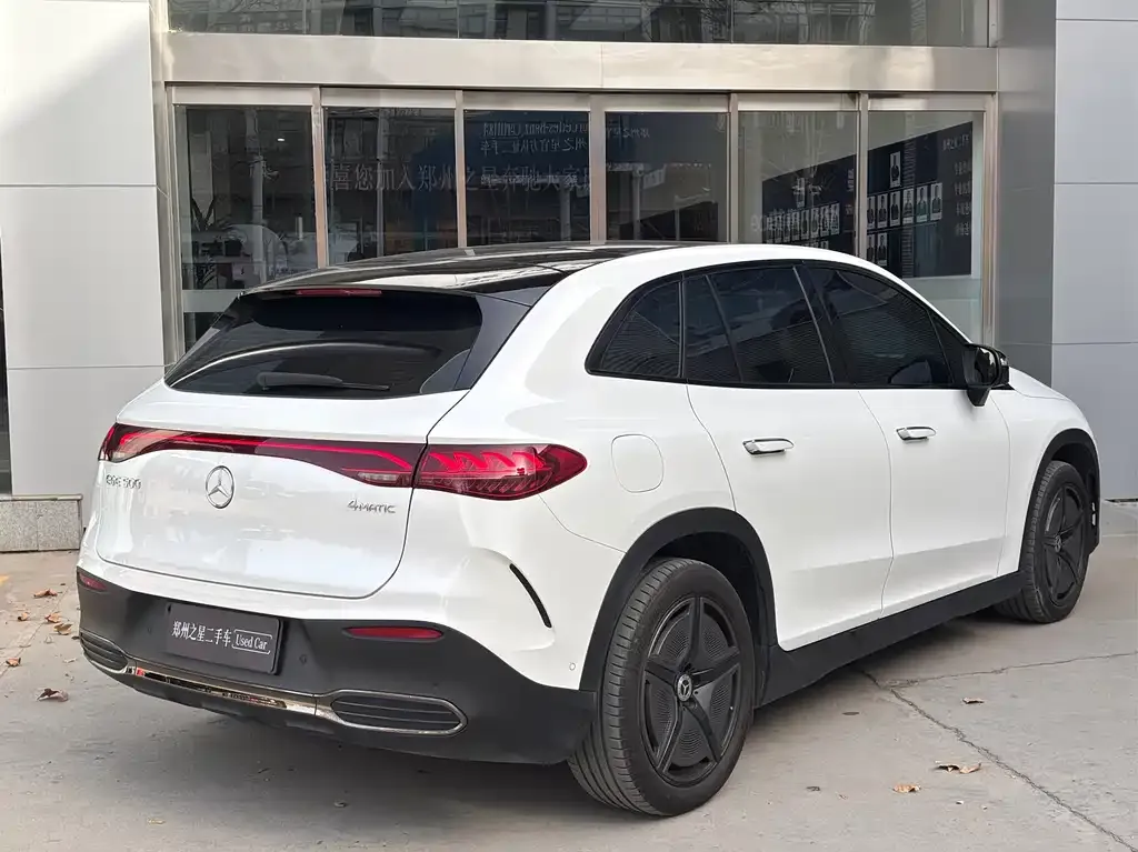 Mercedes-Benz EQE SUV — фото 3