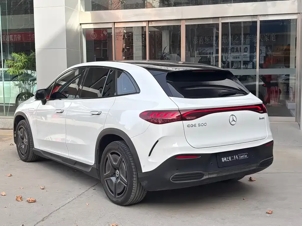 Mercedes-Benz EQE SUV — фото 4