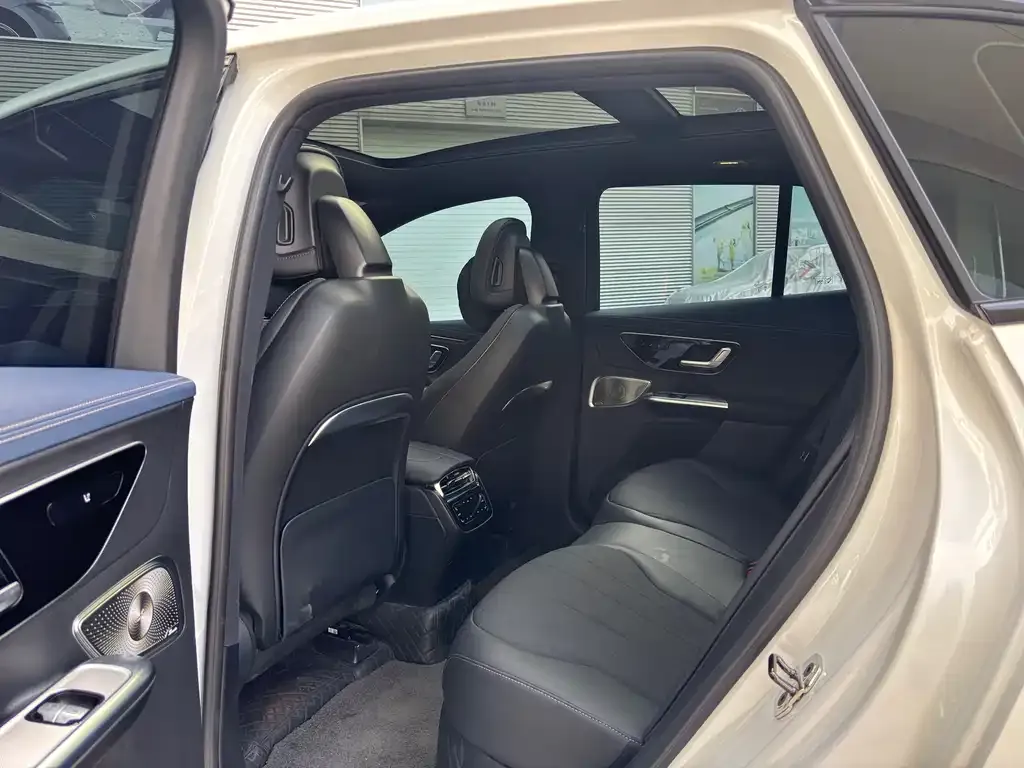 Mercedes-Benz EQE SUV — фото 10