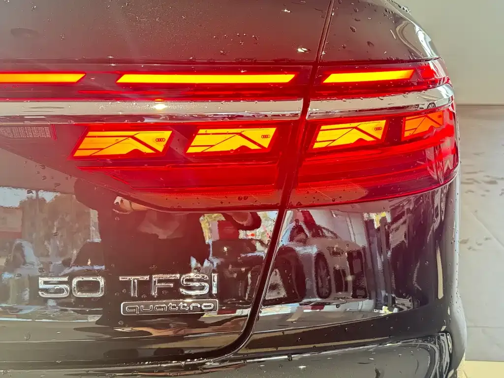 Audi A8 — фото 2