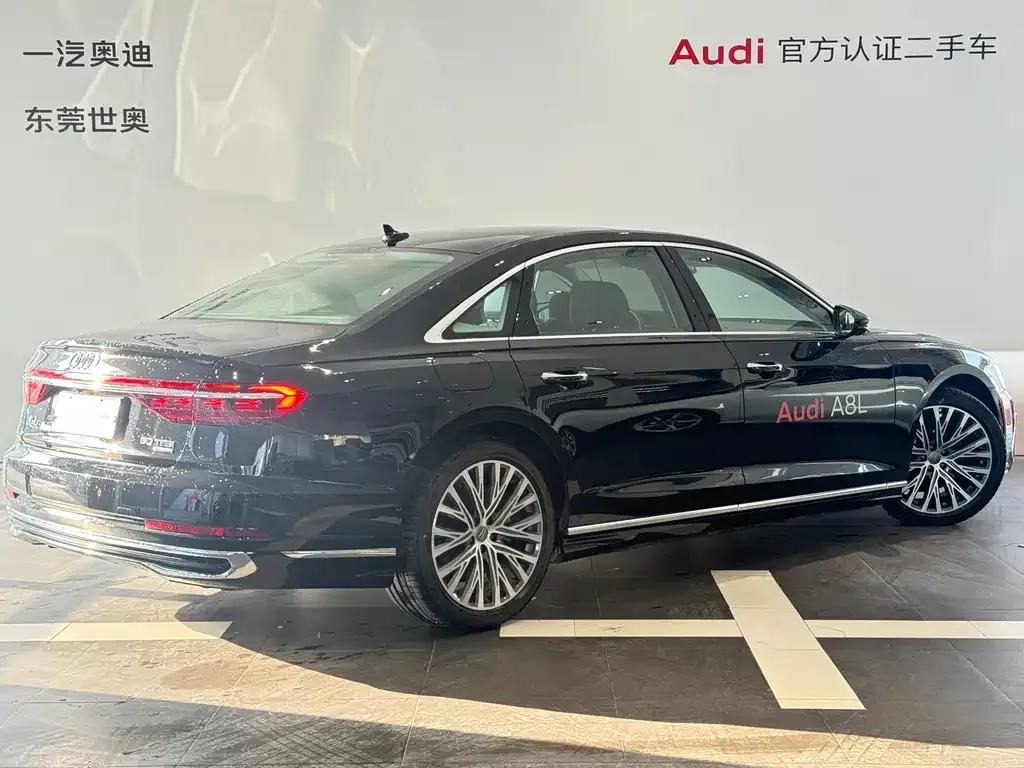 Audi A8 — фото 8