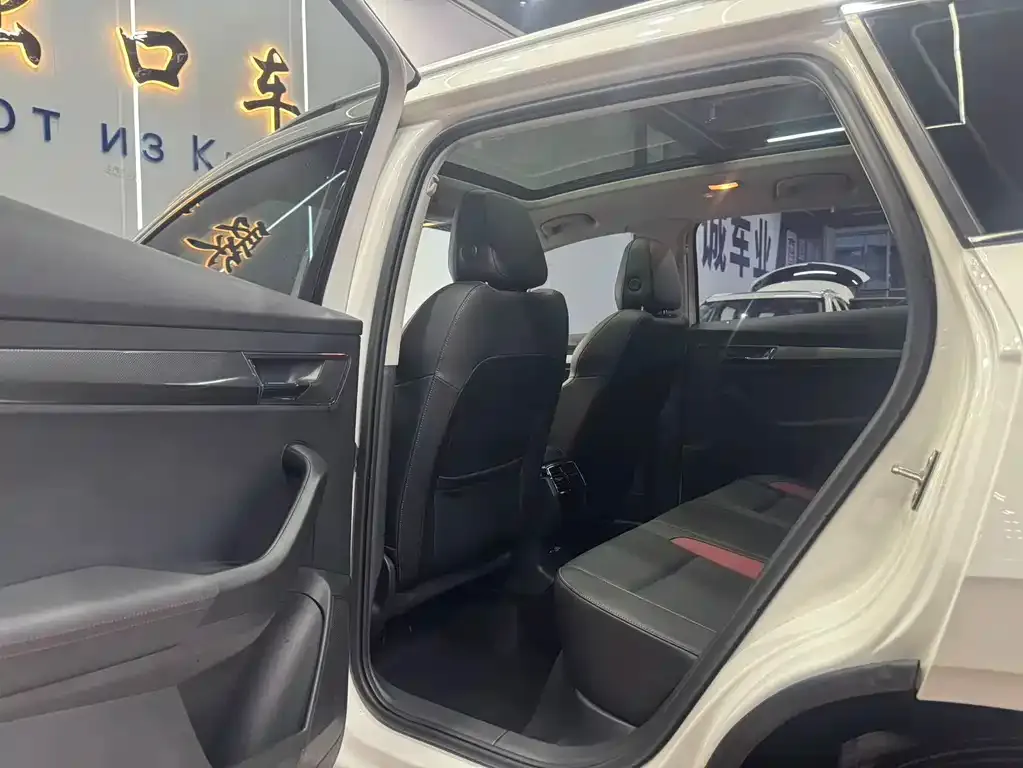 Skoda Karoq 2022 из CN, фото 2