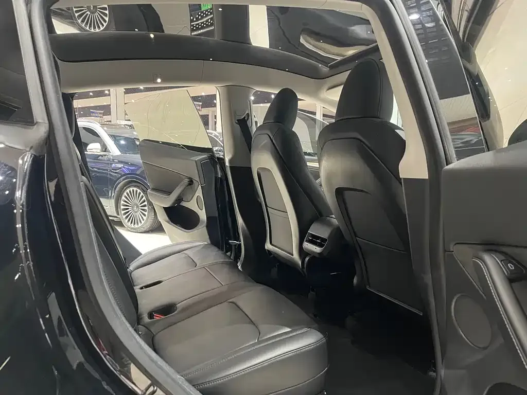 Tesla Model Y 2023 из CN, фото 9