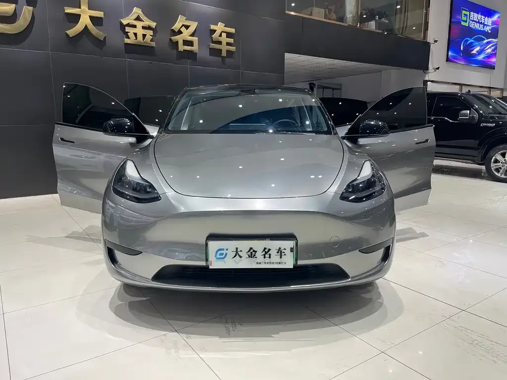 Tesla Model Y 2023 из CN, фото 2