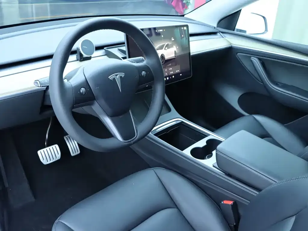 Tesla Model Y — фото 4