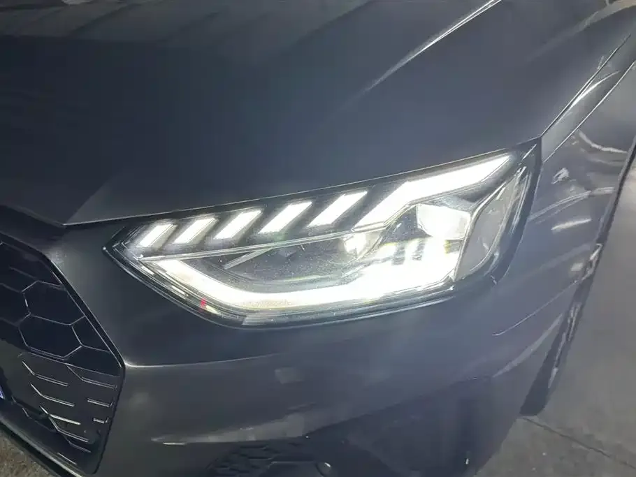 Audi A4L 2022 из CN, фото 2