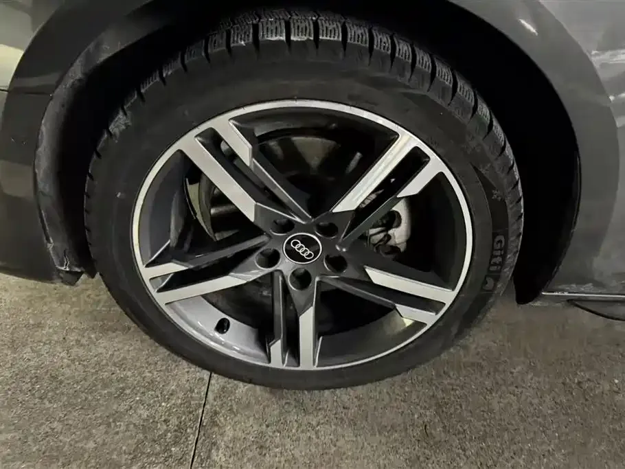 Audi A4L 2022 из CN, фото 4