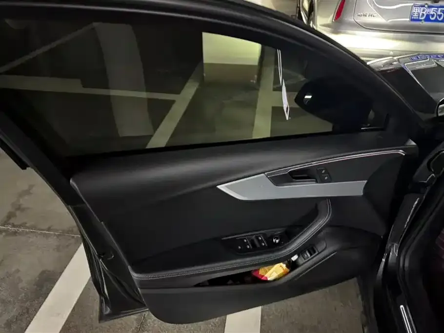 Audi A4L 2022 из CN, фото 5