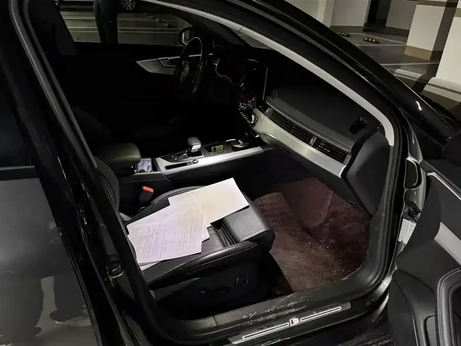 Audi A4L 2022 из CN, фото 3
