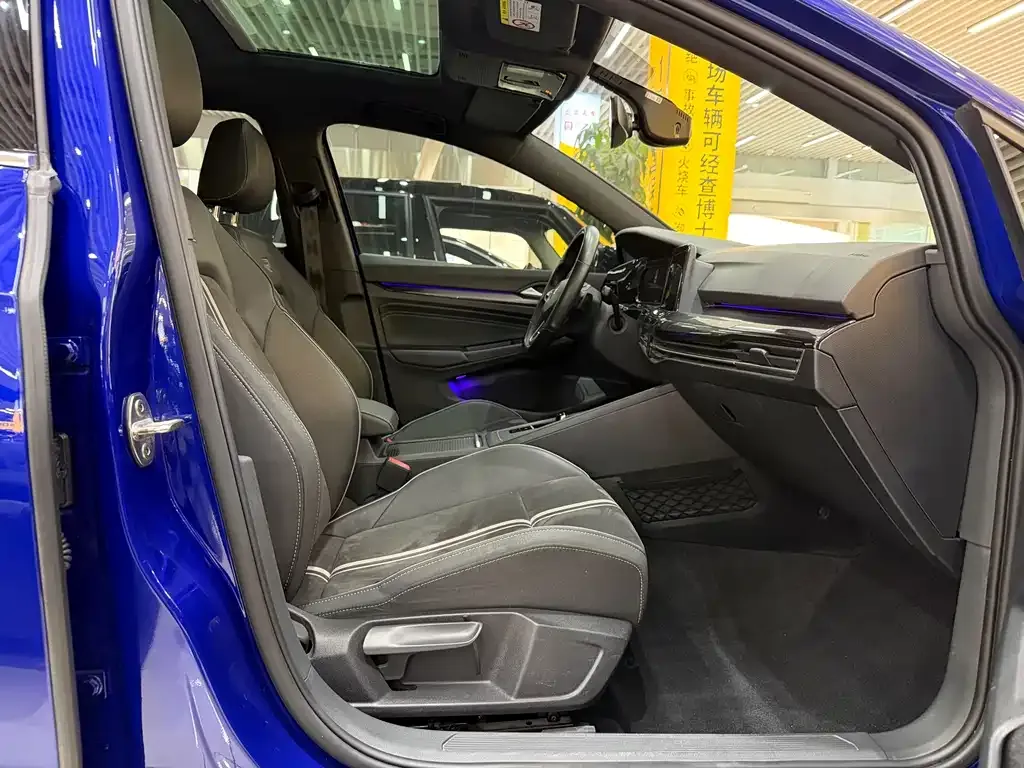 Volkswagen Golf 2023 из CN, фото 3