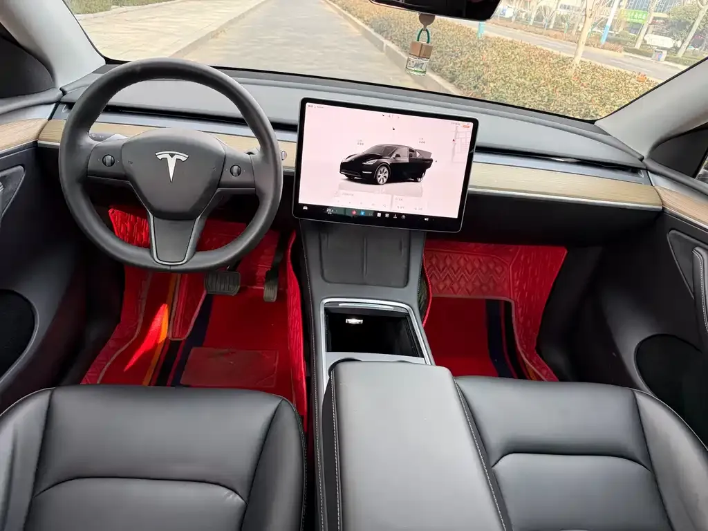 Tesla Model Y — фото 4