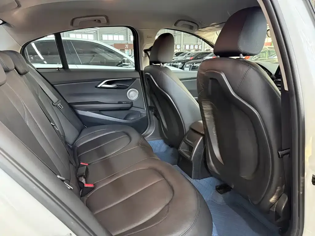 BMW 1 Series 2021 из CN, фото 2