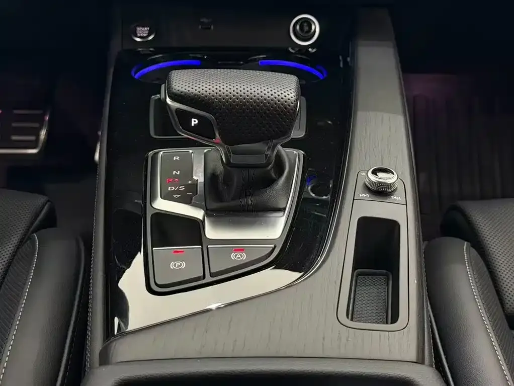 Audi A4L 2024 из CN, фото 7