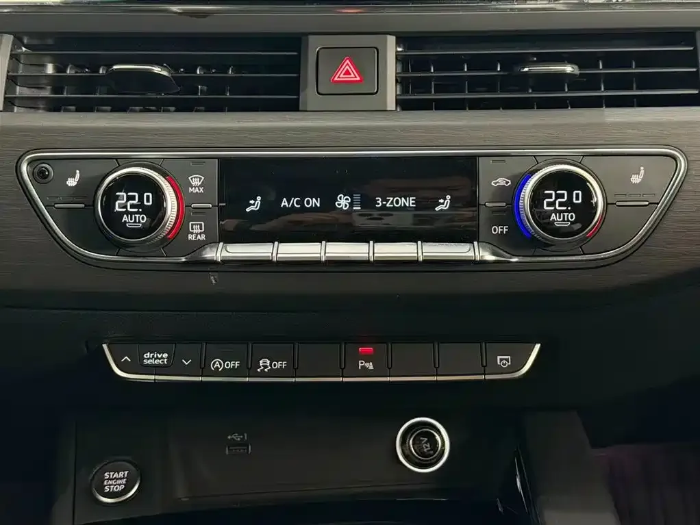 Audi A4L 2024 из CN, фото 2