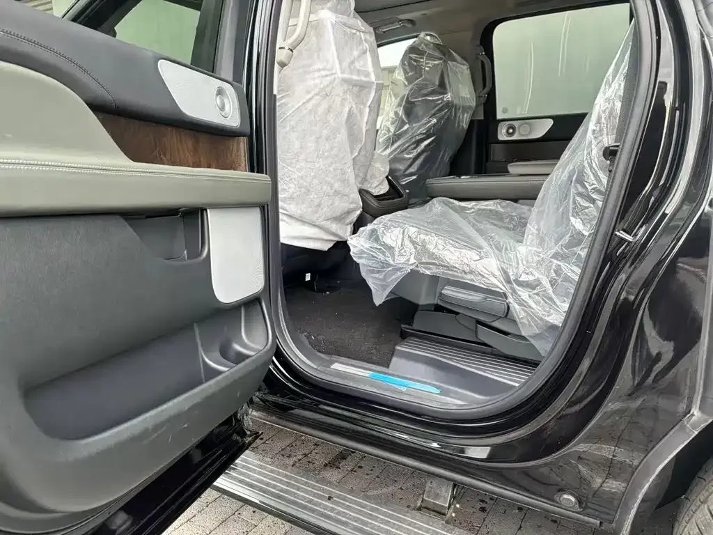 Lincoln Navigator — фото 10