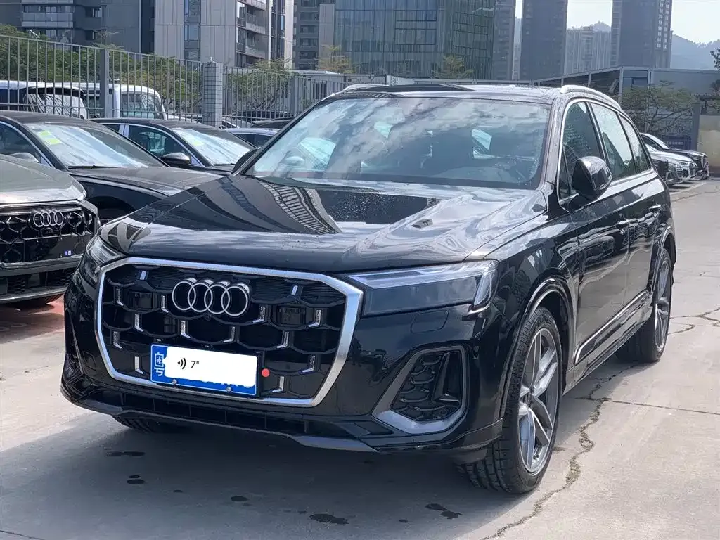 Audi Q7 2024 из CN, фото 1