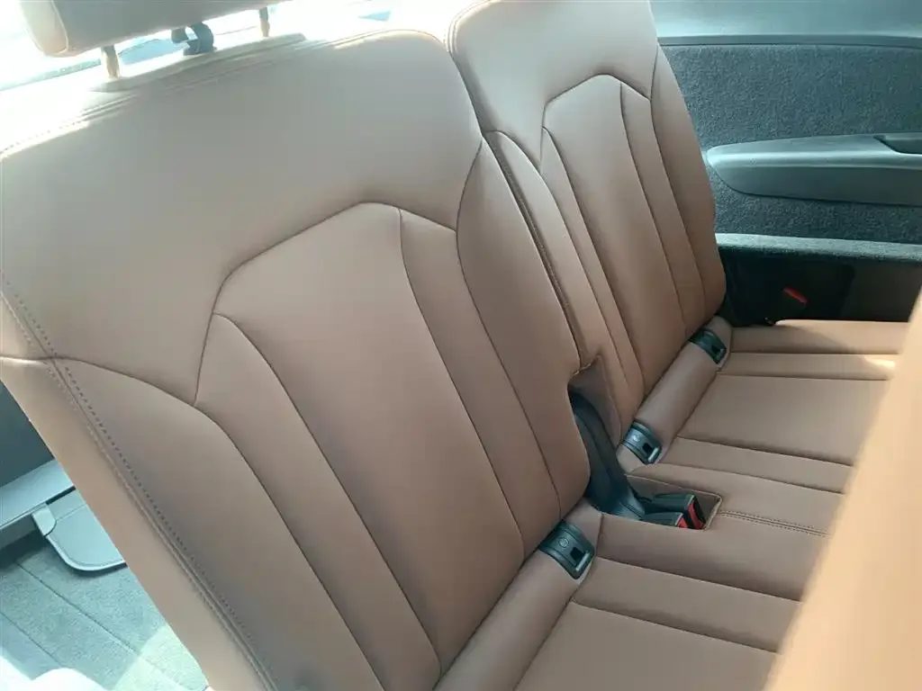 Audi Q7 2024 из CN, фото 2