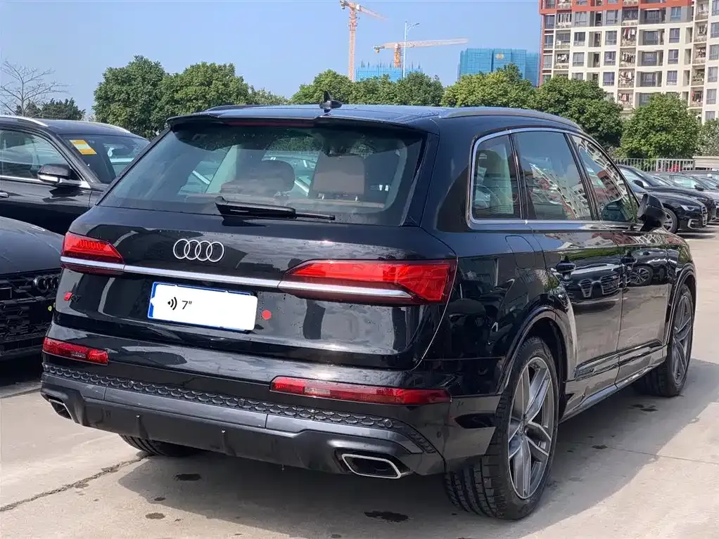 Audi Q7 2024 из CN, фото 6