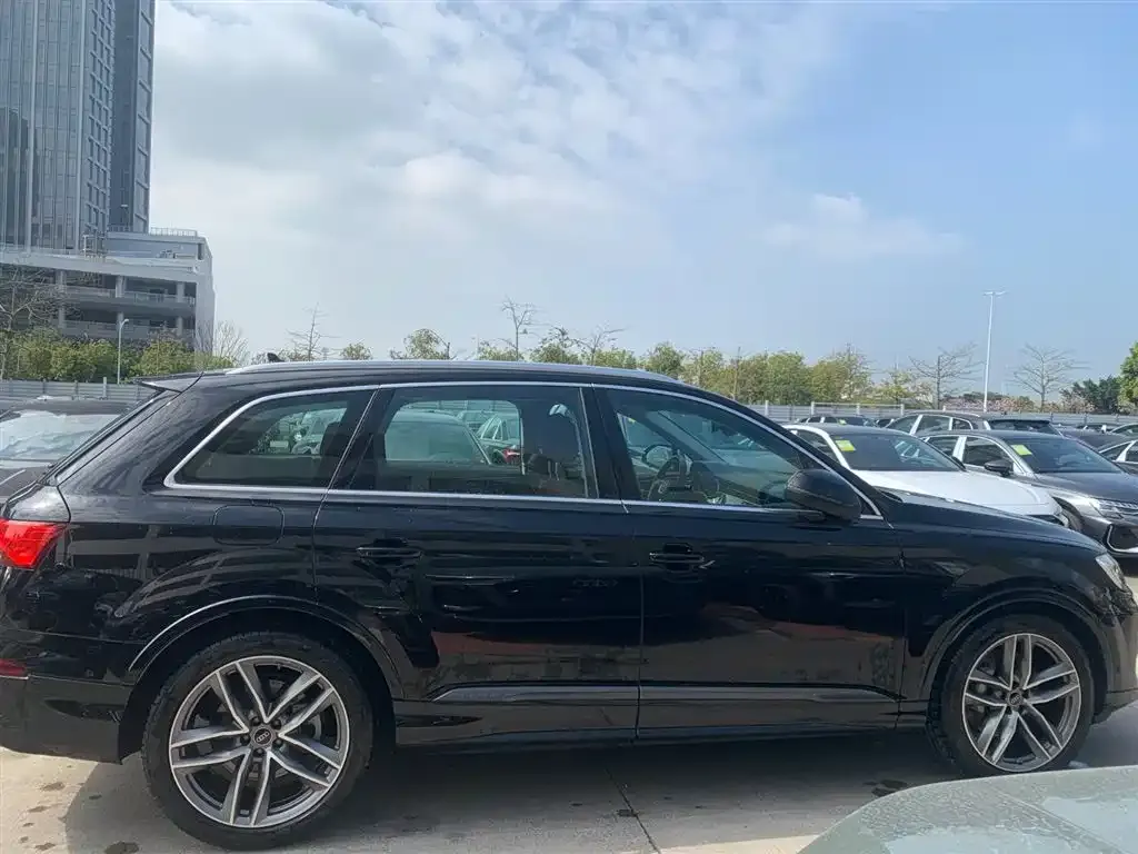Audi Q7 2024 из CN, фото 8