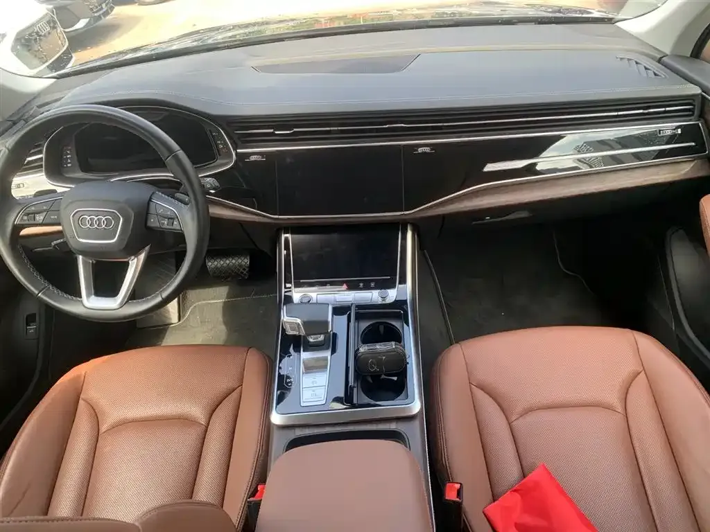 Audi Q7 2024 из CN, фото 4
