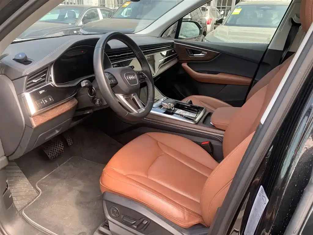 Audi Q7 2024 из CN, фото 5