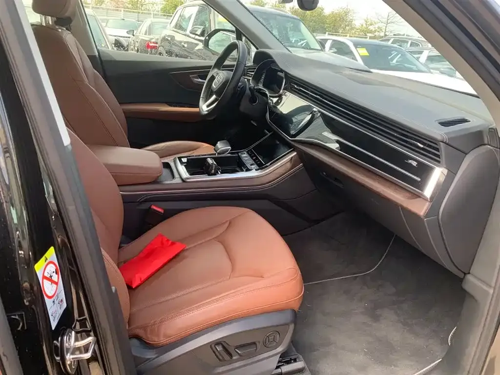 Audi Q7 2024 из CN, фото 3